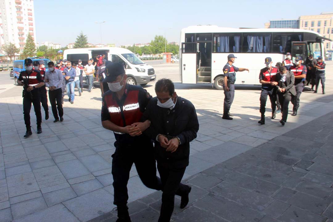 Kayseri merkezli 14 ilde dev insan kaçakçılığı operasyonu! 25 kişiye gözaltı kararı