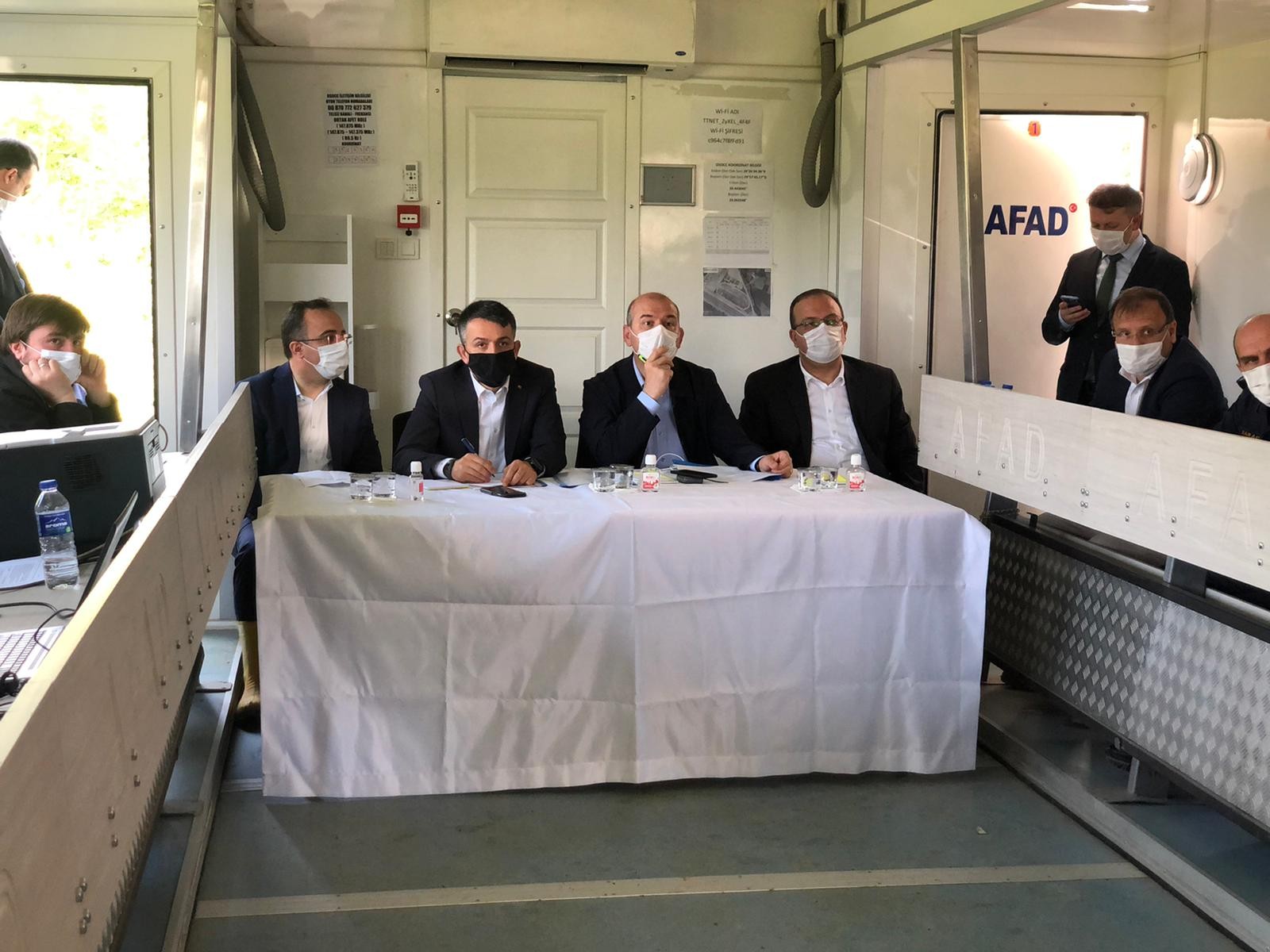 Bakan Soylu ve Pakdemirli sel bölgesinde incelemelerde bulundu