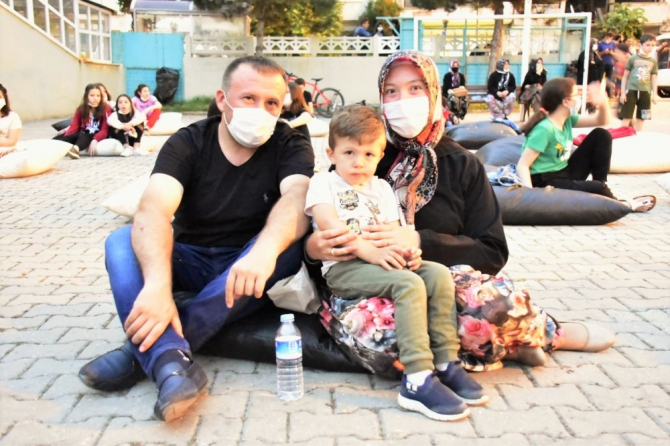 Açıkhava sineması çocukların ayağına geldi