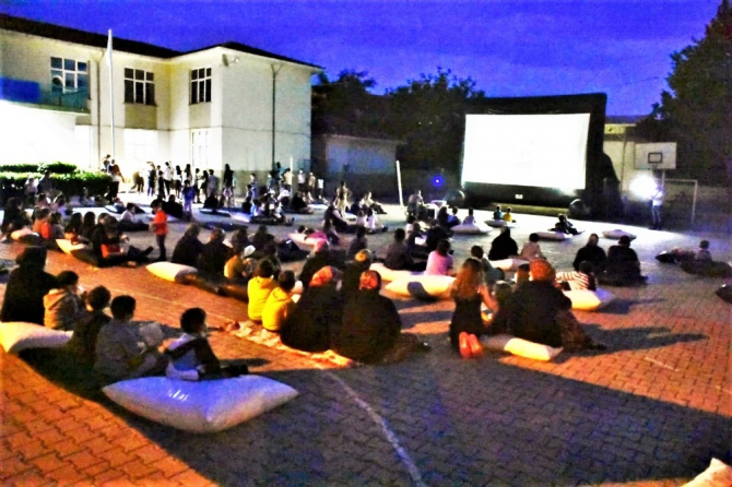 Açıkhava sineması çocukların ayağına geldi