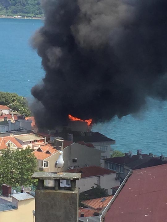 Sarıyer'de korkutan yangın!