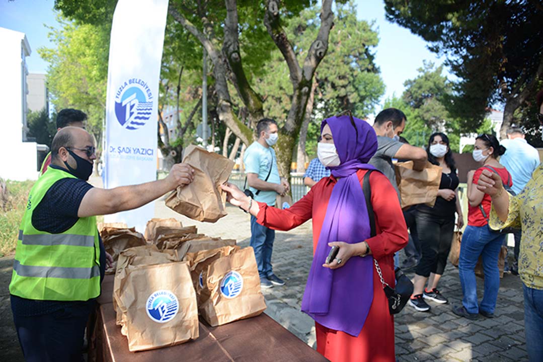 Tuzla Belediyesi, LGS'ye giren öğrenci ve velilerin heyecanına ortak oldu!