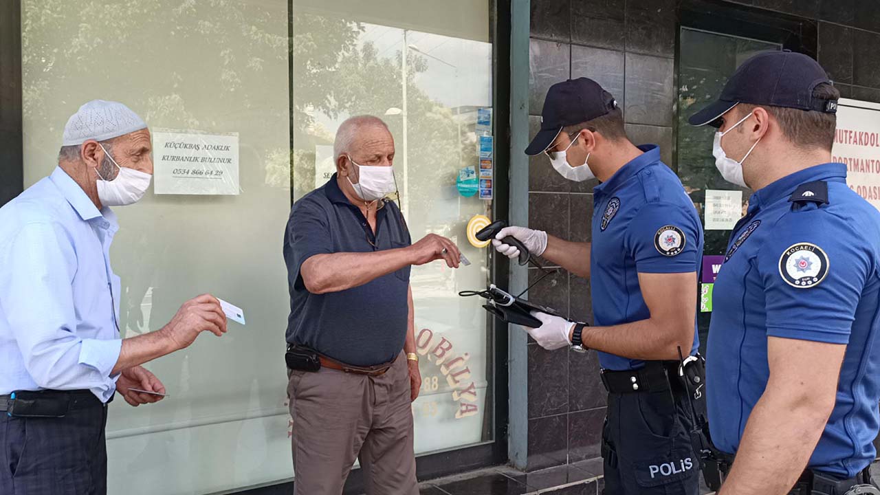 İzmit'te koronavirüse karşı barkod okutma sistemi uygulamasına geçildi!