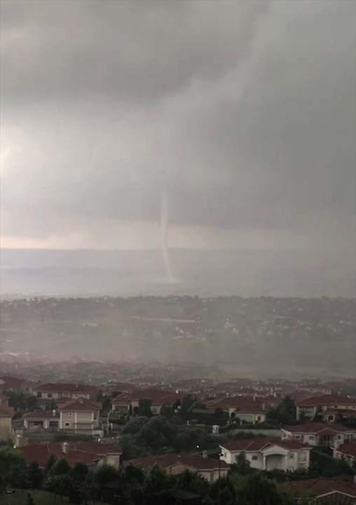 İstanbul Çatalca'da hortum çıktı