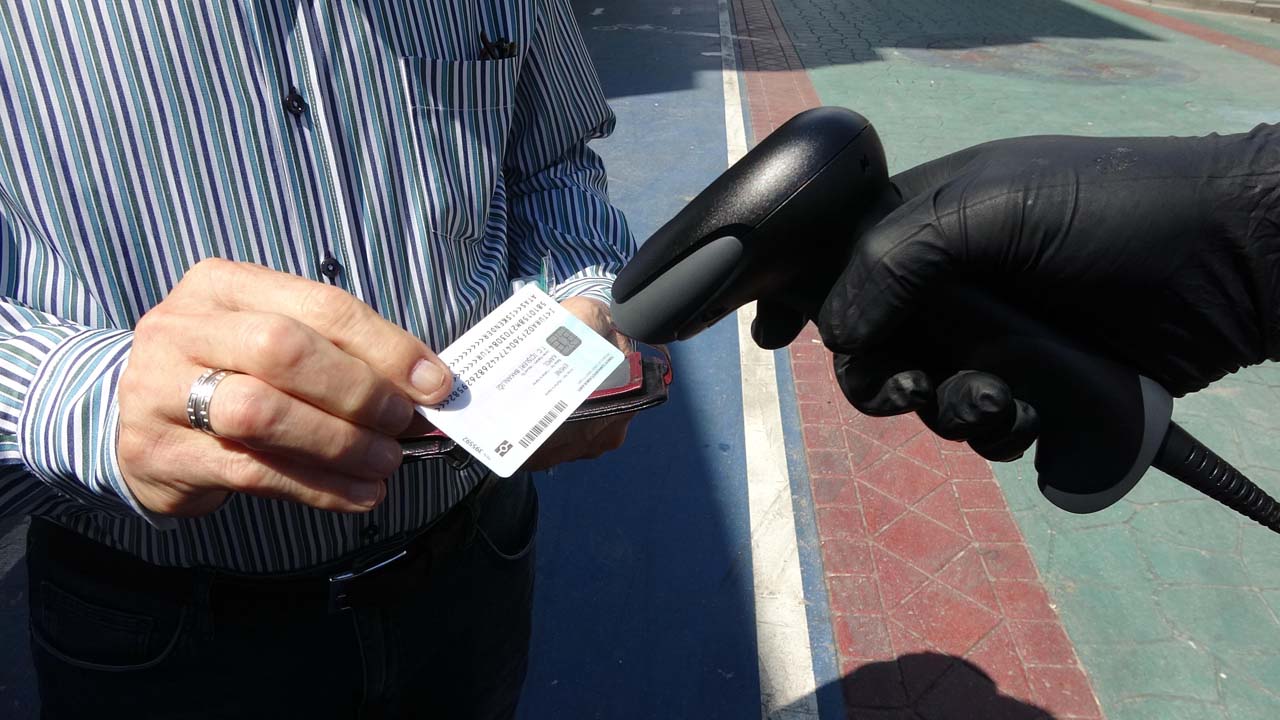 İzmit'te koronavirüse karşı barkod okutma sistemi uygulamasına geçildi!