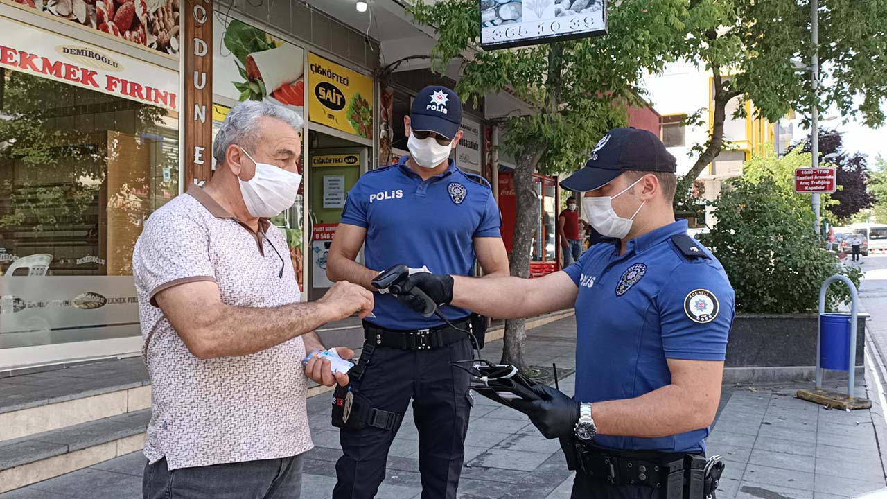 İzmit'te koronavirüse karşı barkod okutma sistemi uygulamasına geçildi!