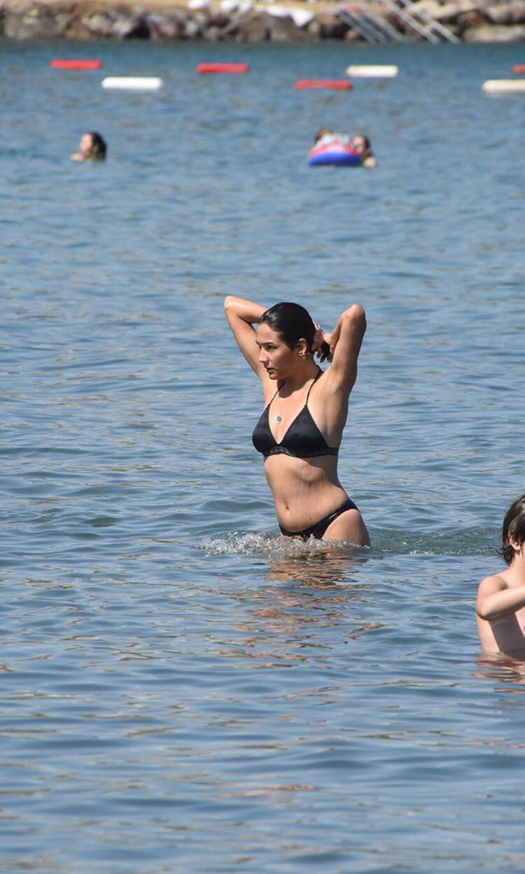 Aybüke Pusat halk pajında çekilen bikinili görüntülerini sildirmeye çalıştı!