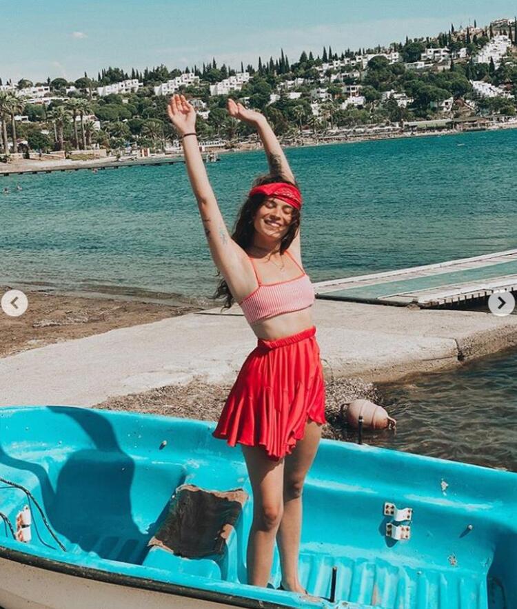 Aslı Bekiroğlu Demet Özdemir'i ti'ye aldı!