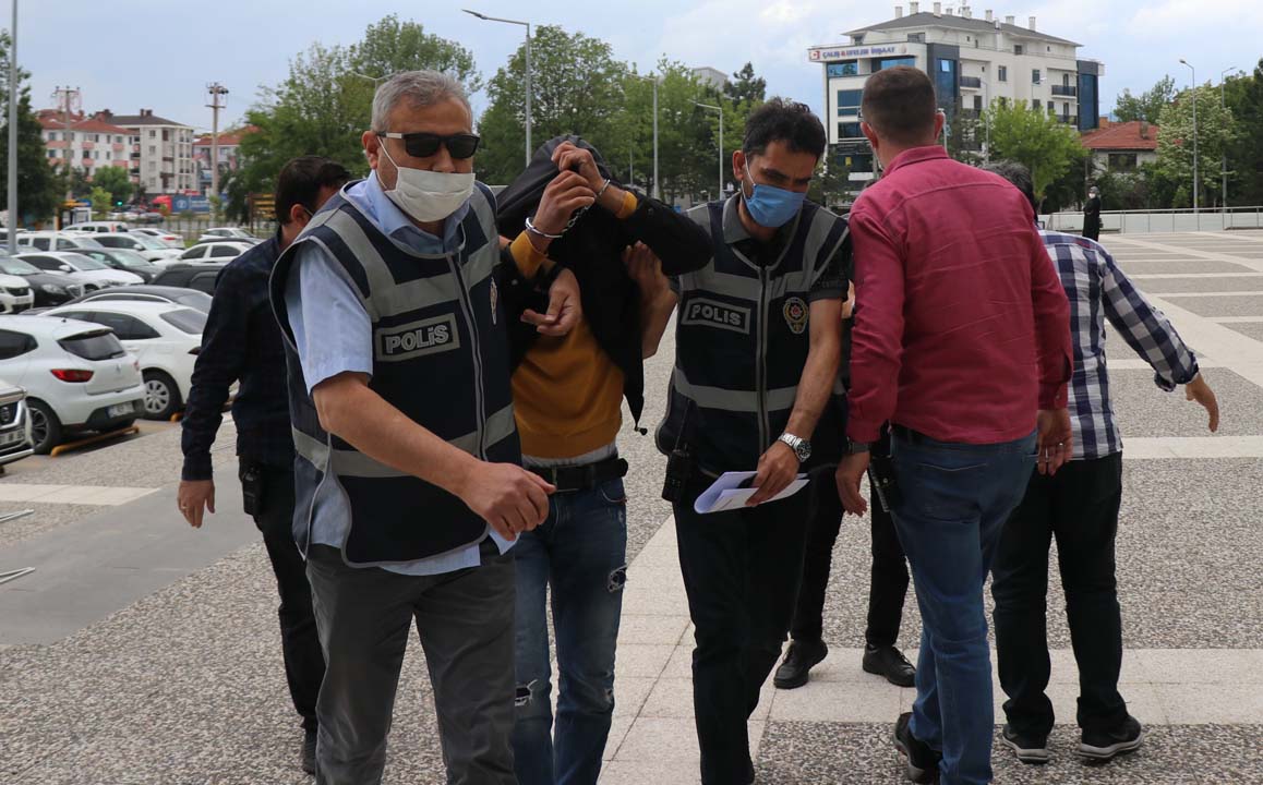 Polisin azmi sonucu genç kızı taciz eden kişi yakalandı! 