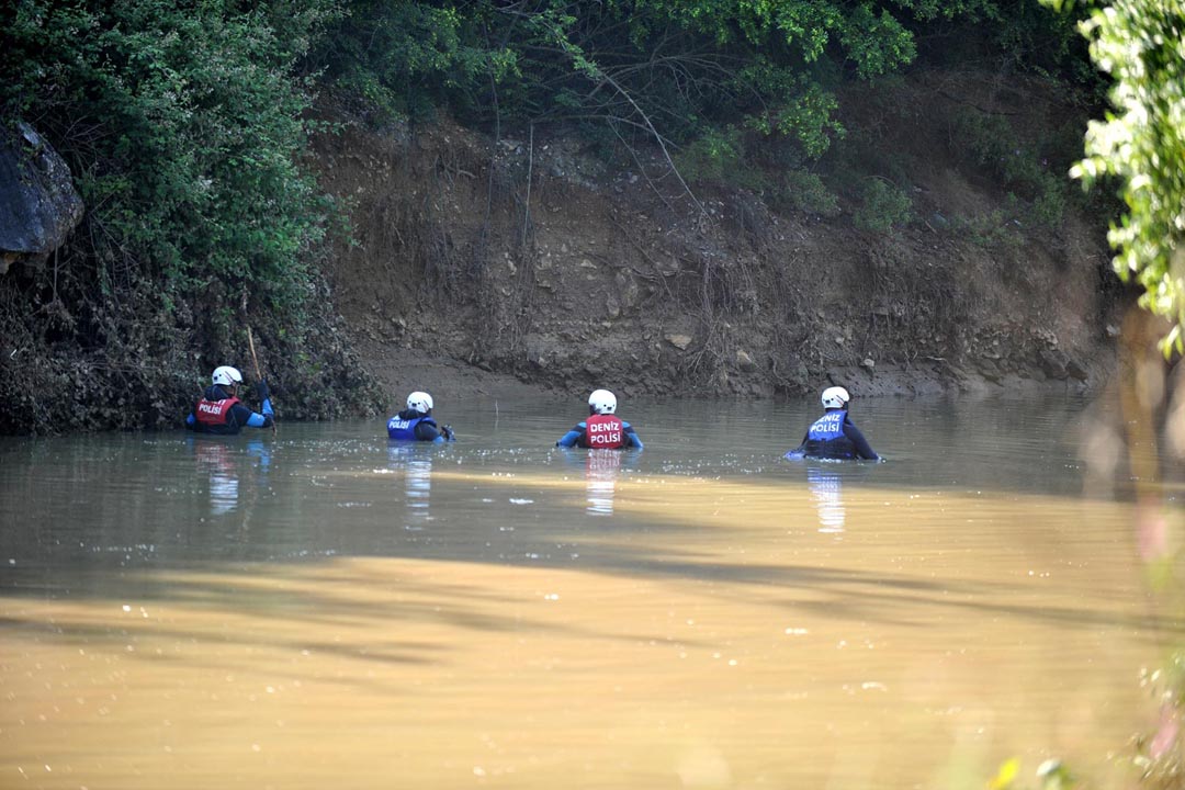 Bursa'da çok acı görüntüler! Selde kaybettiği yakınları için böyle yardım istedi