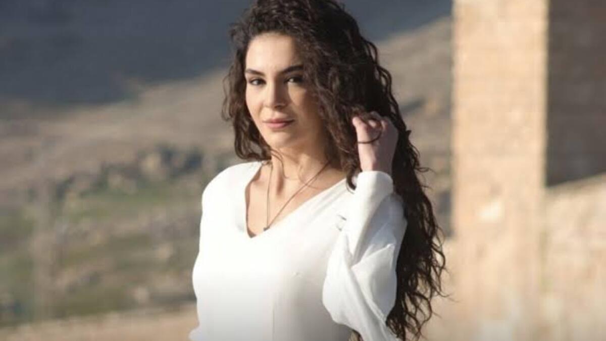 Ebru Şahin'de kendini Çeşme'ye attı!