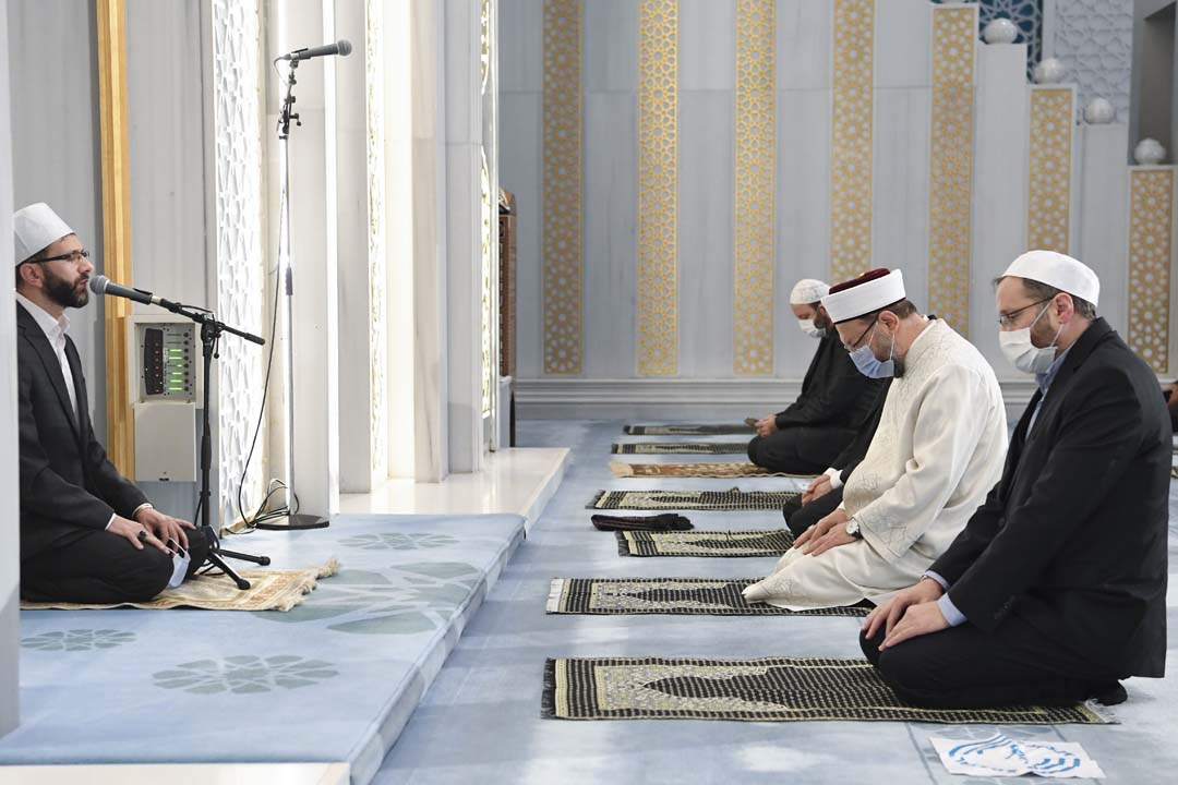 Diyanet İşleri Başkanı Ali Erbaş, Ankara'da sabah namazı kıldırdı!