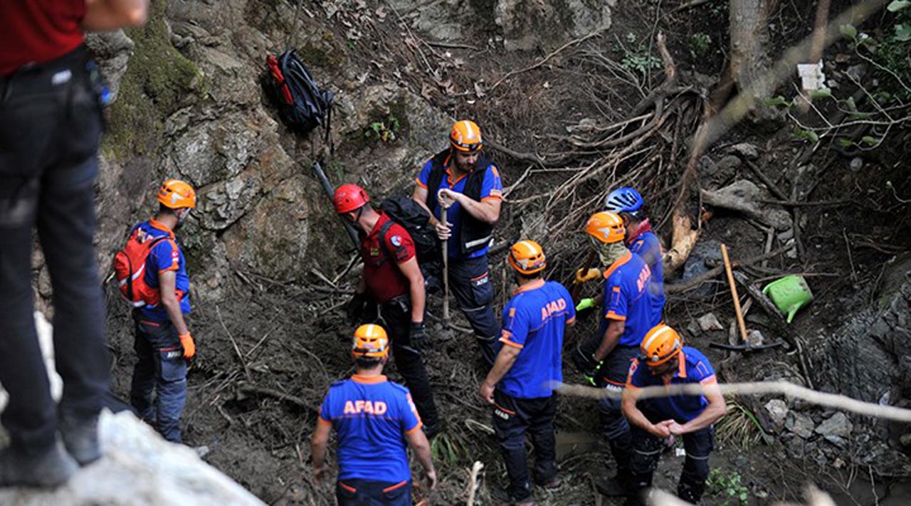 Bursa'da çok acı görüntüler! Selde kaybettiği yakınları için böyle yardım istedi