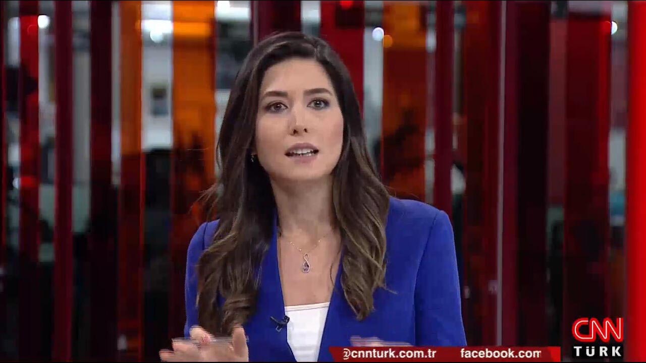 Ünlü sunucu canlı yayında görevinden ayrıldığını duyurdu!