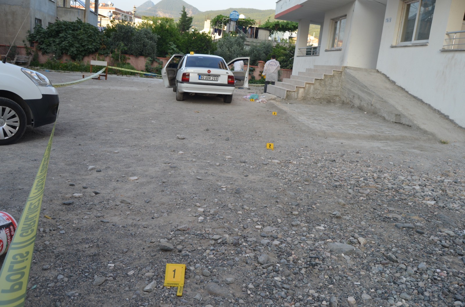 Sevgilisinden ayrılma sebebi olarak gördüğü kişiye kurşun yağdırdı