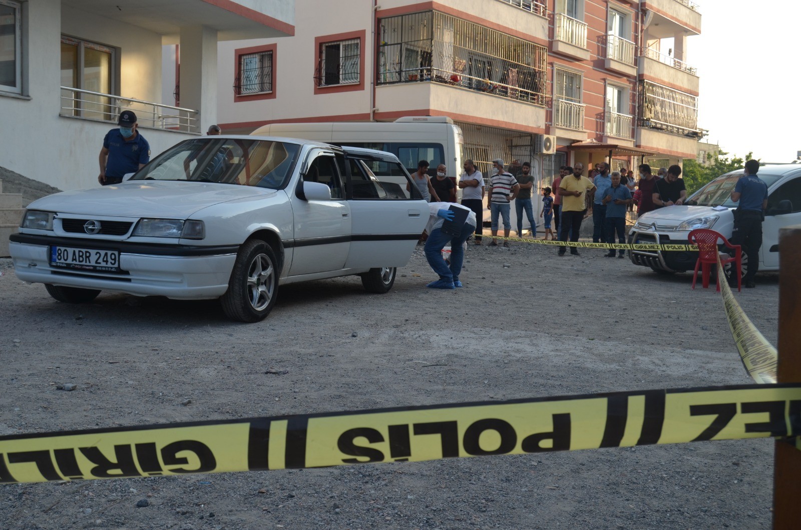 Sevgilisinden ayrılma sebebi olarak gördüğü kişiye kurşun yağdırdı