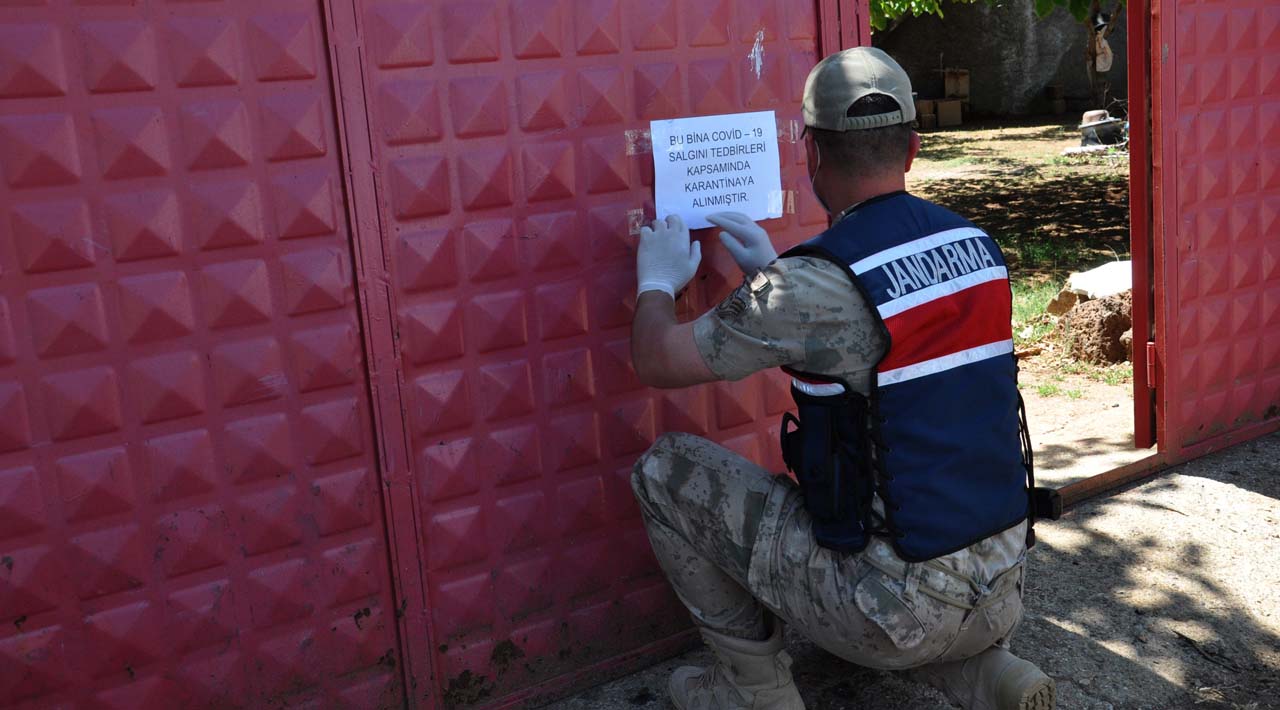 Ailesine yardım için gelen kişi 42 kişiye koronavirüs bulaştırdı!