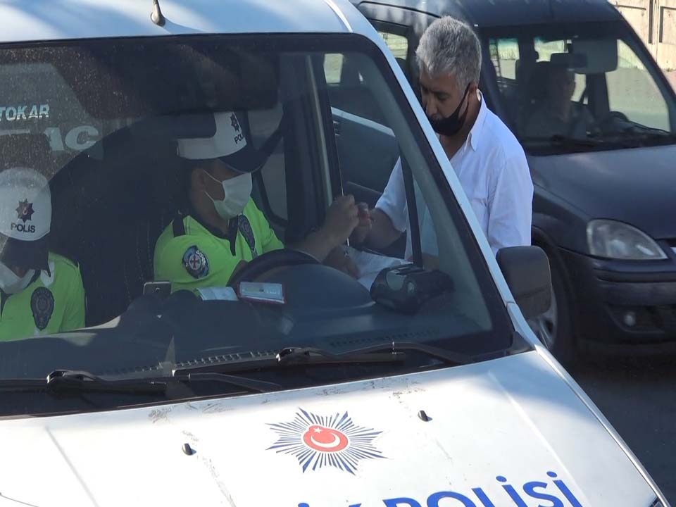 Esenyurt'ta şok eden rekor! Minibüsten 37 yolcu çıktı