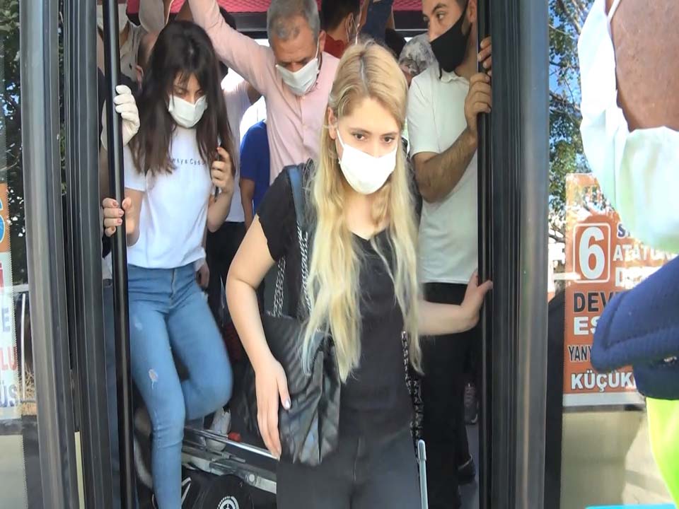 Esenyurt'ta şok eden rekor! Minibüsten 37 yolcu çıktı