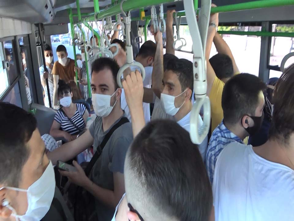 Esenyurt'ta şok eden rekor! Minibüsten 37 yolcu çıktı