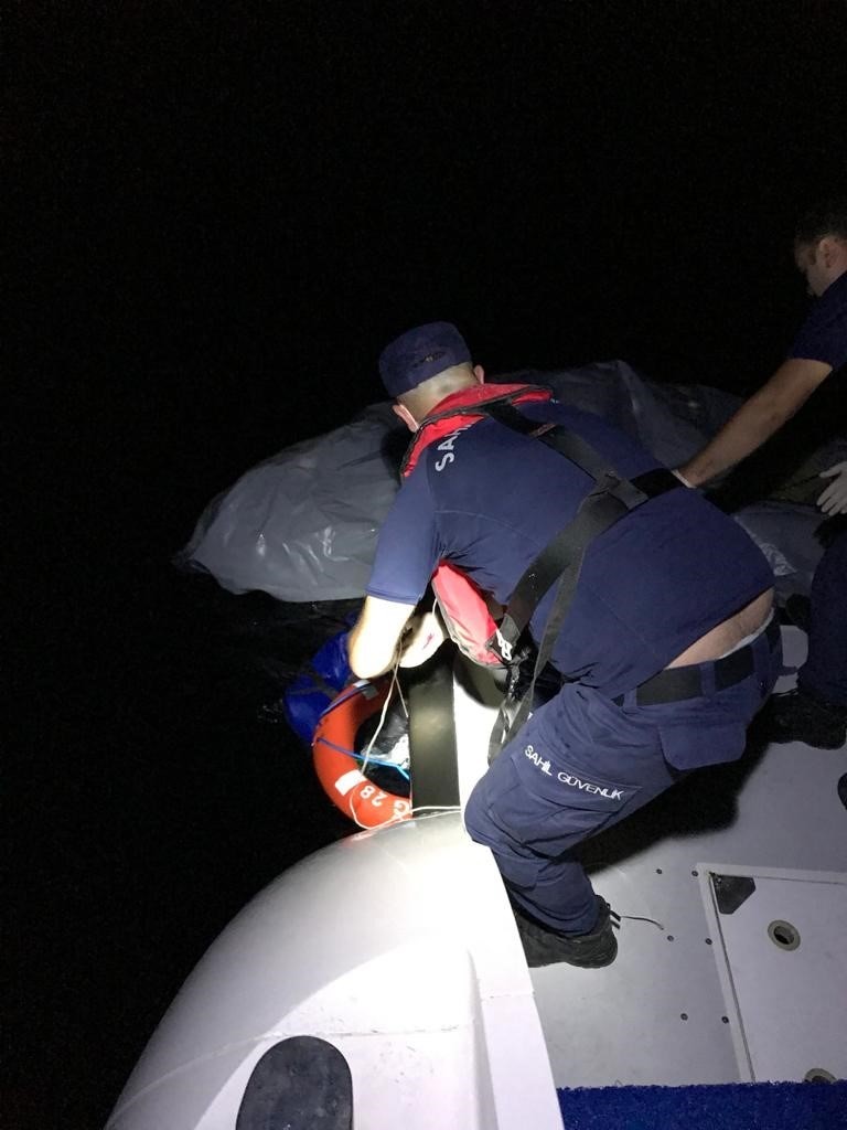 Balıkesir'de sığınmacıları taşıyan bot battı! 4 kişi kayboldu