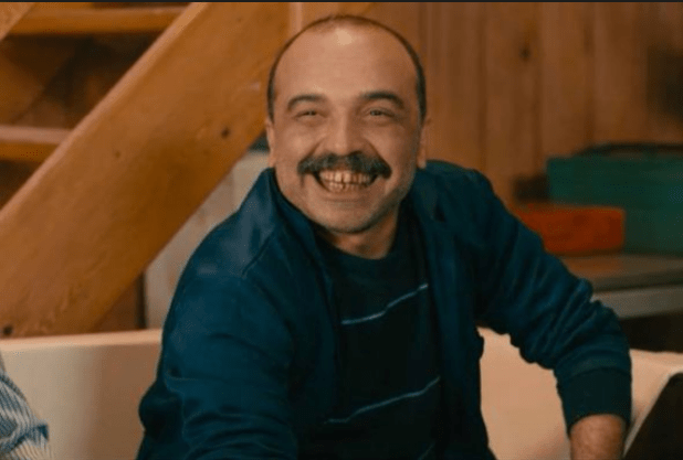 Ayhan Taş kavganın ortasında kaldı! Ünlü oyuncu ne yapacağını bilemedi