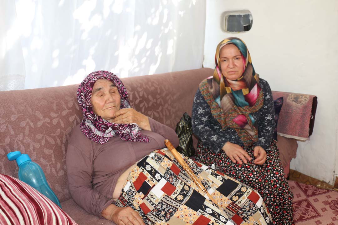 Çalmasınlar diye sobaya sakladığı 15 bin TL küle döndü!