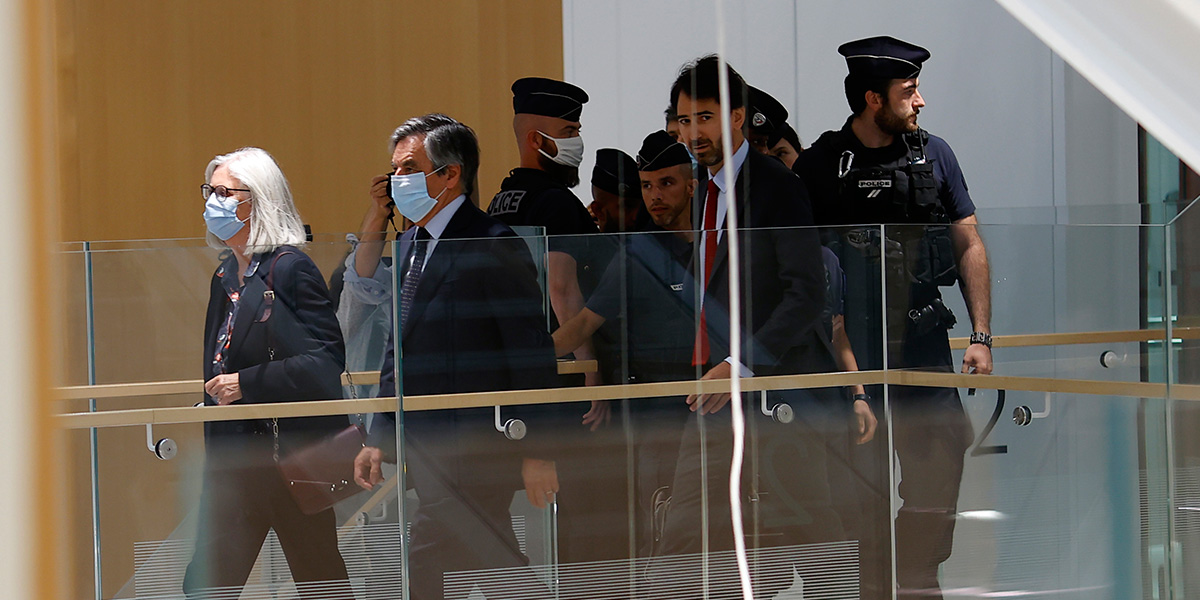 Eski Fransa Başbakanı Fillon’a 5 yıl hapis cezası