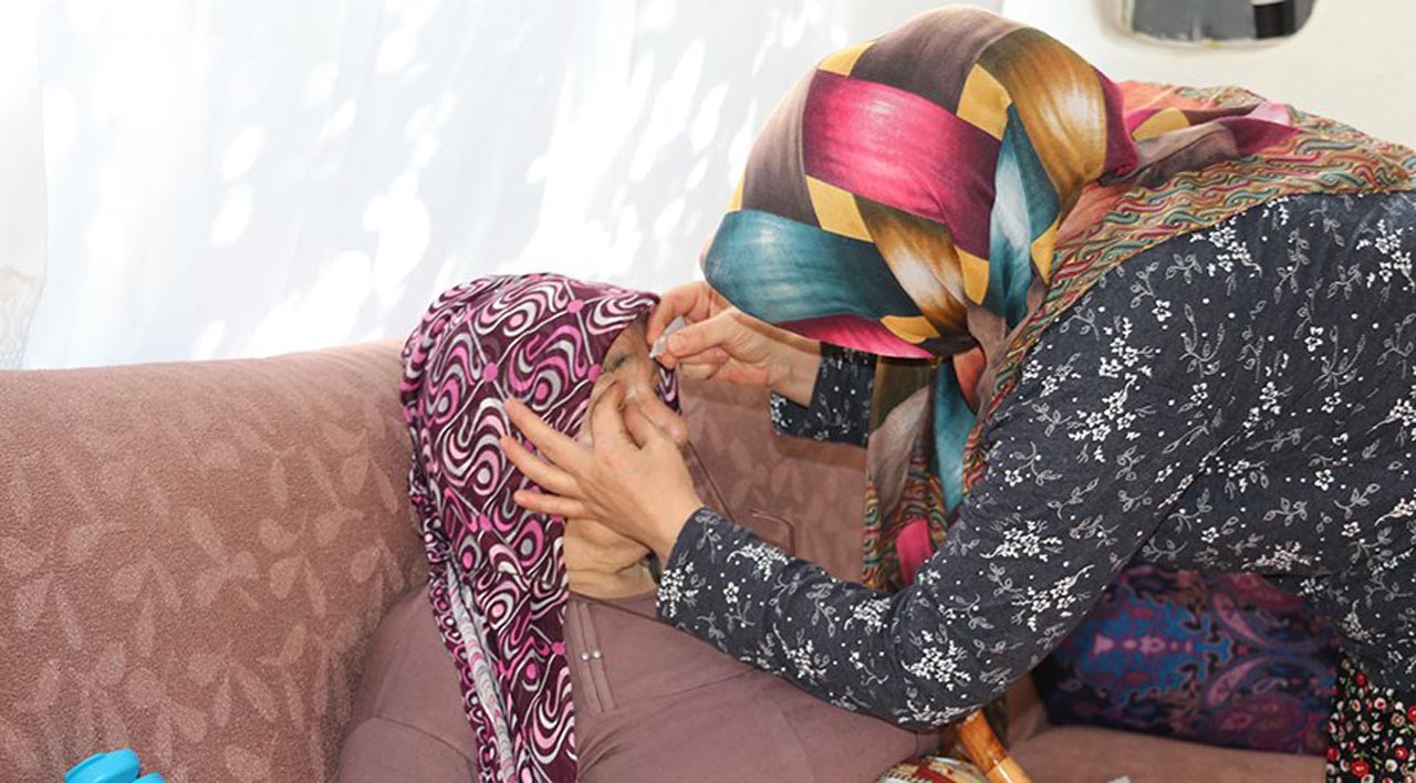 Biriktirdiği parası sobada kül olan kadının imdadına Bakan Albayrak yetişti