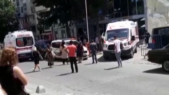 Büyükçekmece Adliye'si önünde silahlı kavga