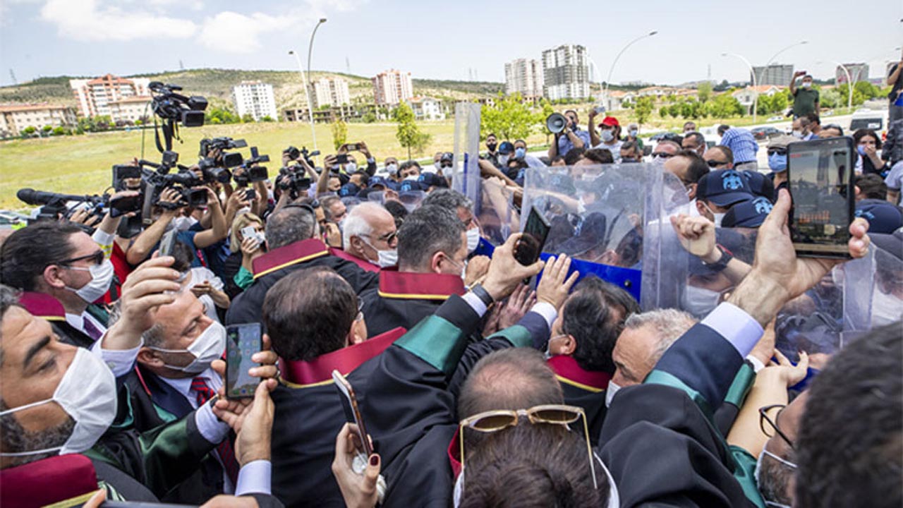 Bahçeli: Baroları kendi çiftlikleri haline getirenlerin gayri ahlaki ayrıcalıkları sorgulanmalı