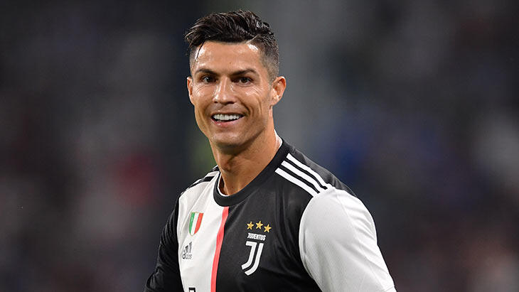 Ronaldo bir ilke daha imza attı!