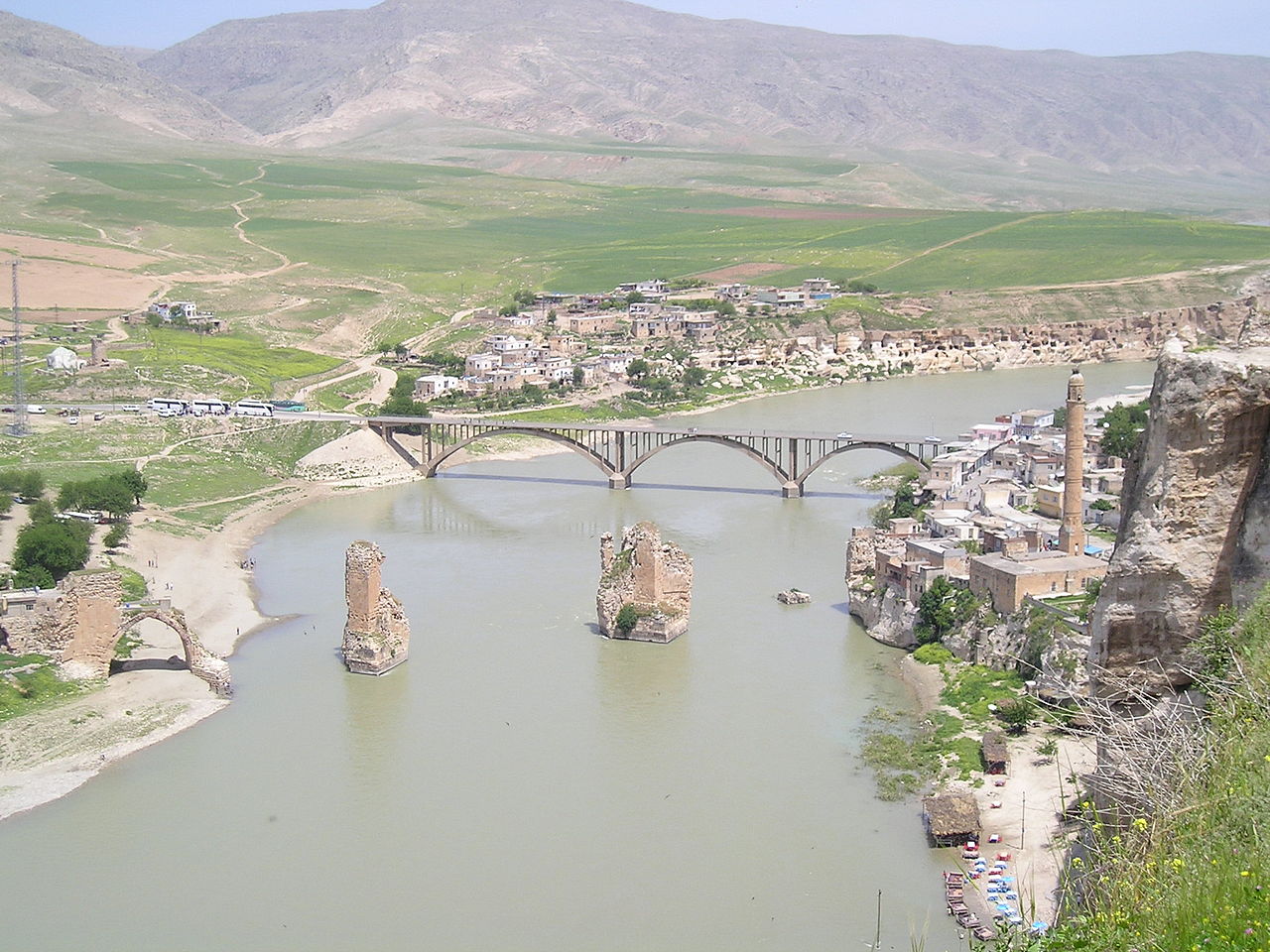 1280px-hasankeyf.jpg