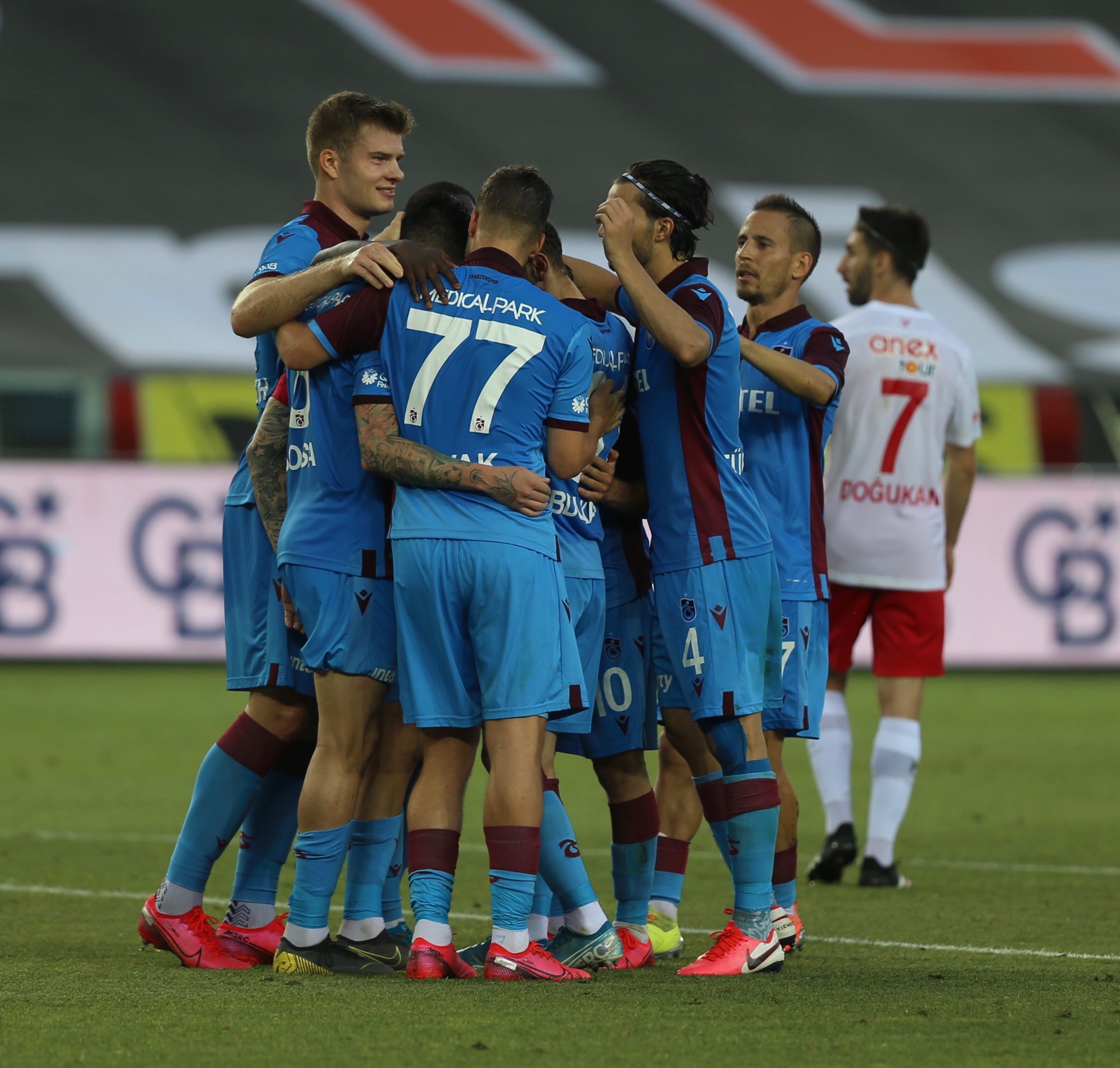 Trabzonspor evinde Antalyaspor ile berabere kaldı!