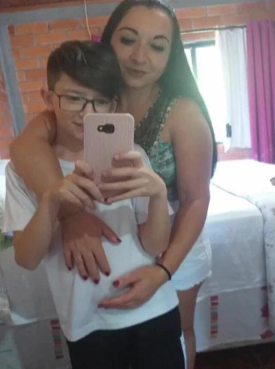 11 yaşındaki oğlunu telefonla oynadığı için çamaşır ipiyle boğarak öldürdü