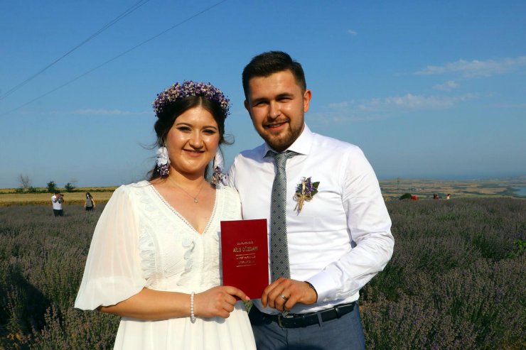 Tekirdağ'da lavanta tarlasında nikah