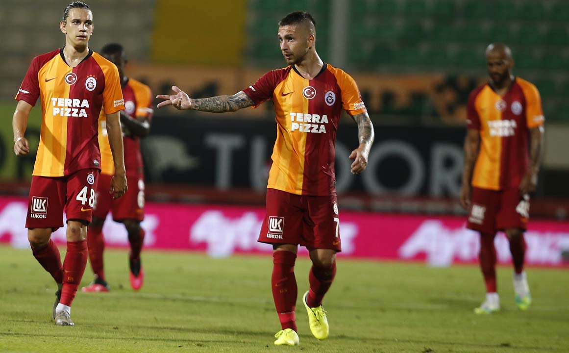 Galatasaray'ın düşüsü sürüyor!