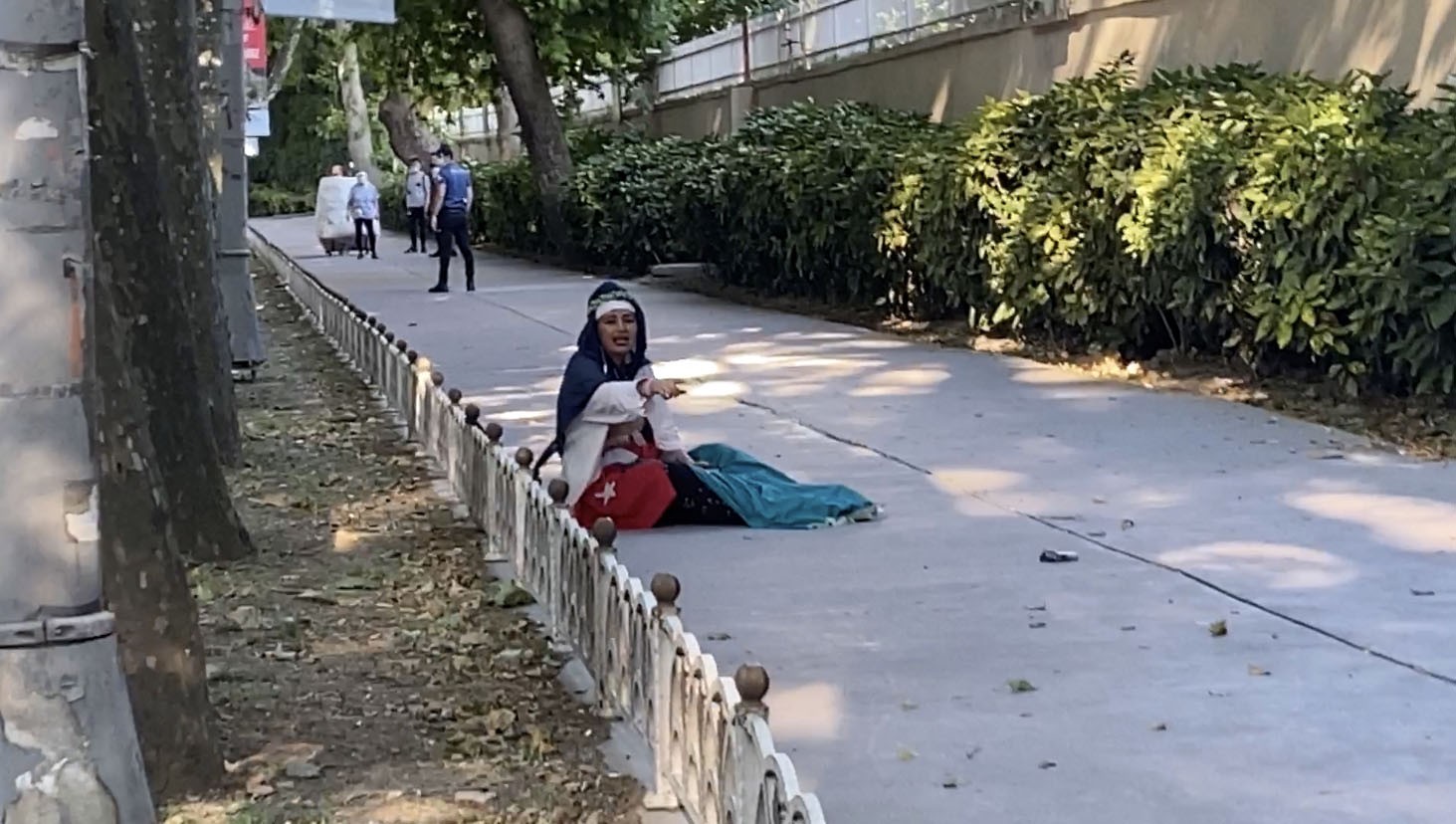 Beşiktaş'ta hareketli dakikalar! Dolmabahçe Caddesi trafiğe kapatıldı