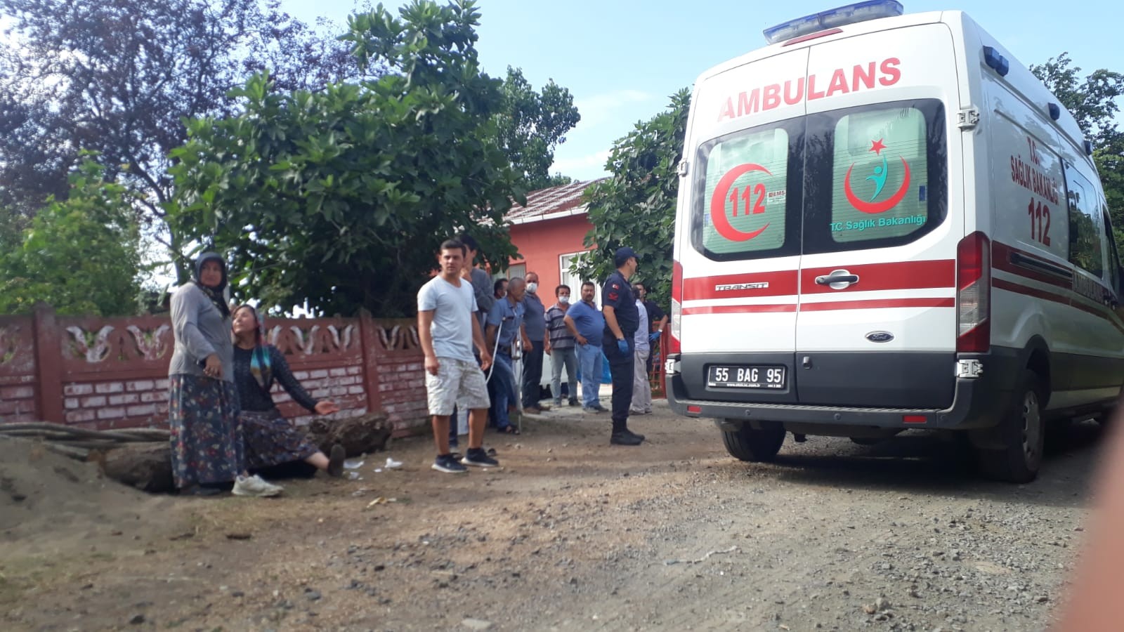 Komşusunun ateş açtığı genç, cebindeki telefon sayesinde kurtuldu!