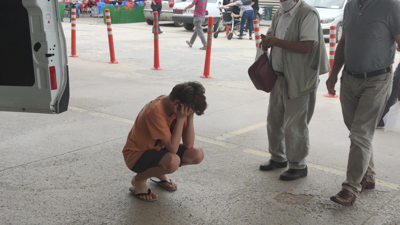 Dedesinin 3. kattan düştüğünü gören torunu gözyaşlarına boğuldu