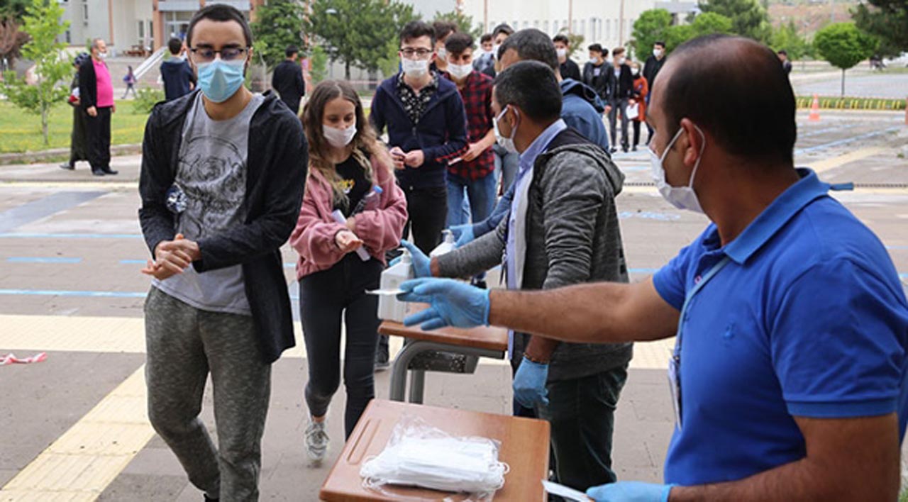 YKS'ye giren bir adayın Kovid-19 testi pozitif çıktı!