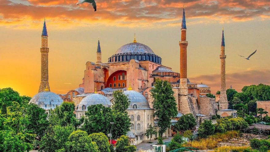 Ayasofya'yı kim yaptırdı? Ne zaman yapıldı? Ayasofya'nın hikayesi
