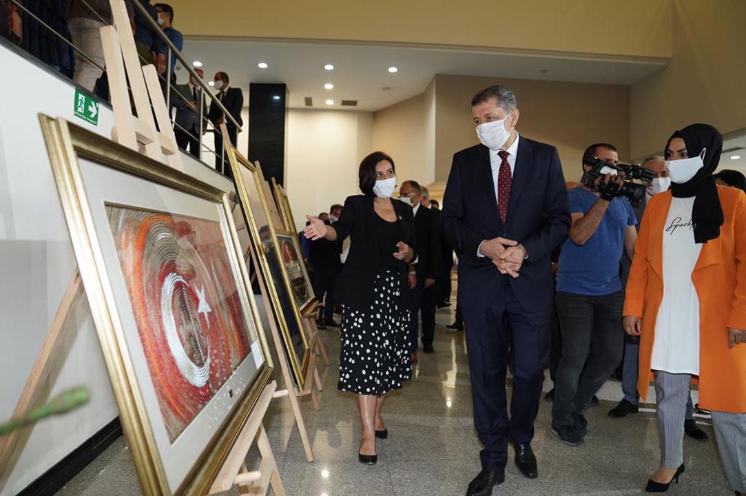 Bakan Selçuk: Okullarımızda 15 Temmuz'un anlaşılması için büyük çaba sarf ediyoruz