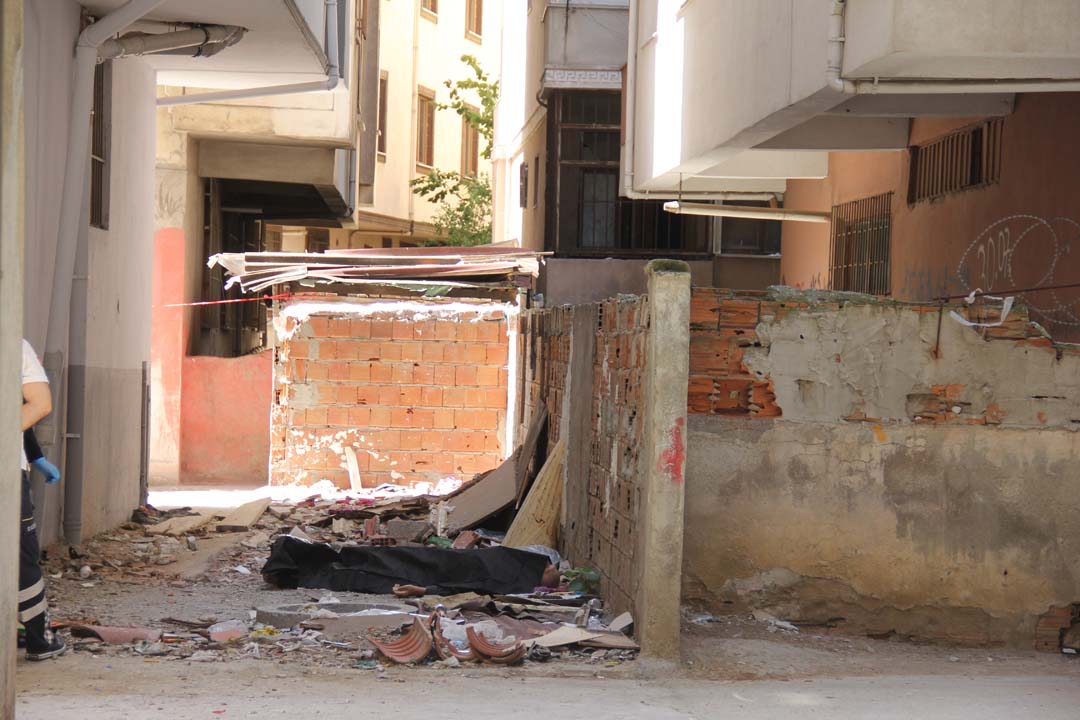 Pendik’te intihar! Şizofreni hastası 7. kattan aşağı atladı