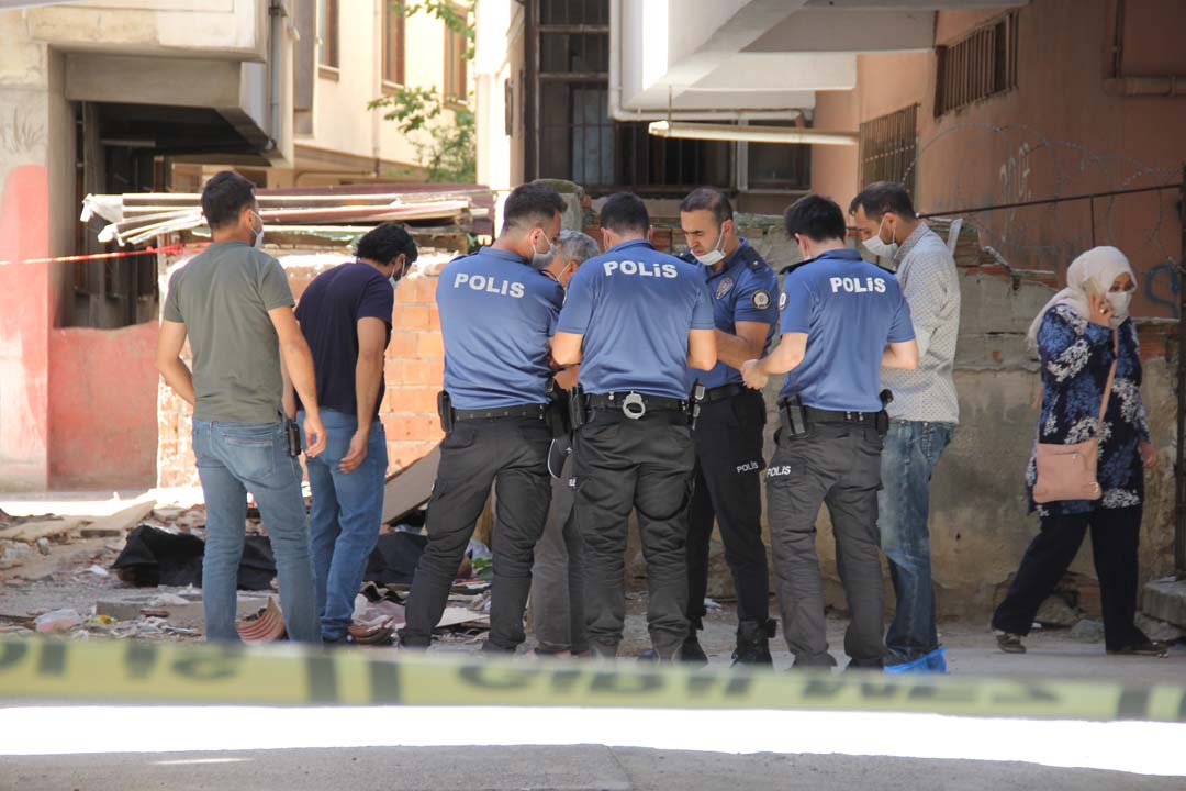 Pendik’te intihar! Şizofreni hastası 7. kattan aşağı atladı