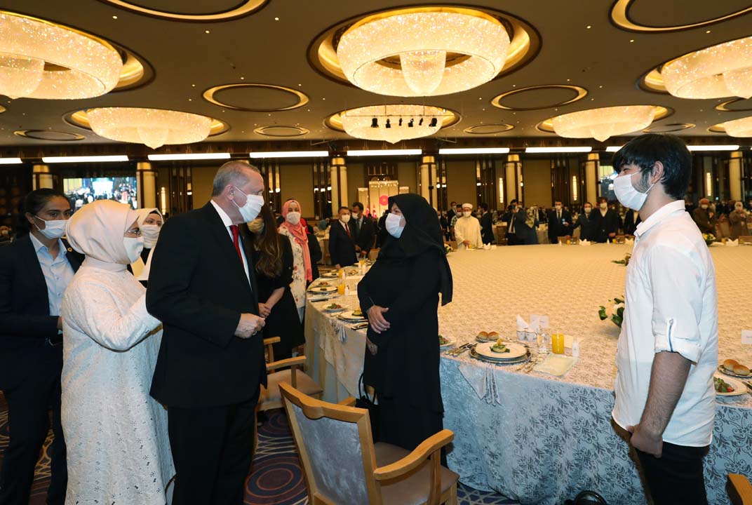 Cumhurbaşkanı Erdoğan: Milletimiz o gece unutulmayacak bir zafer kazandı