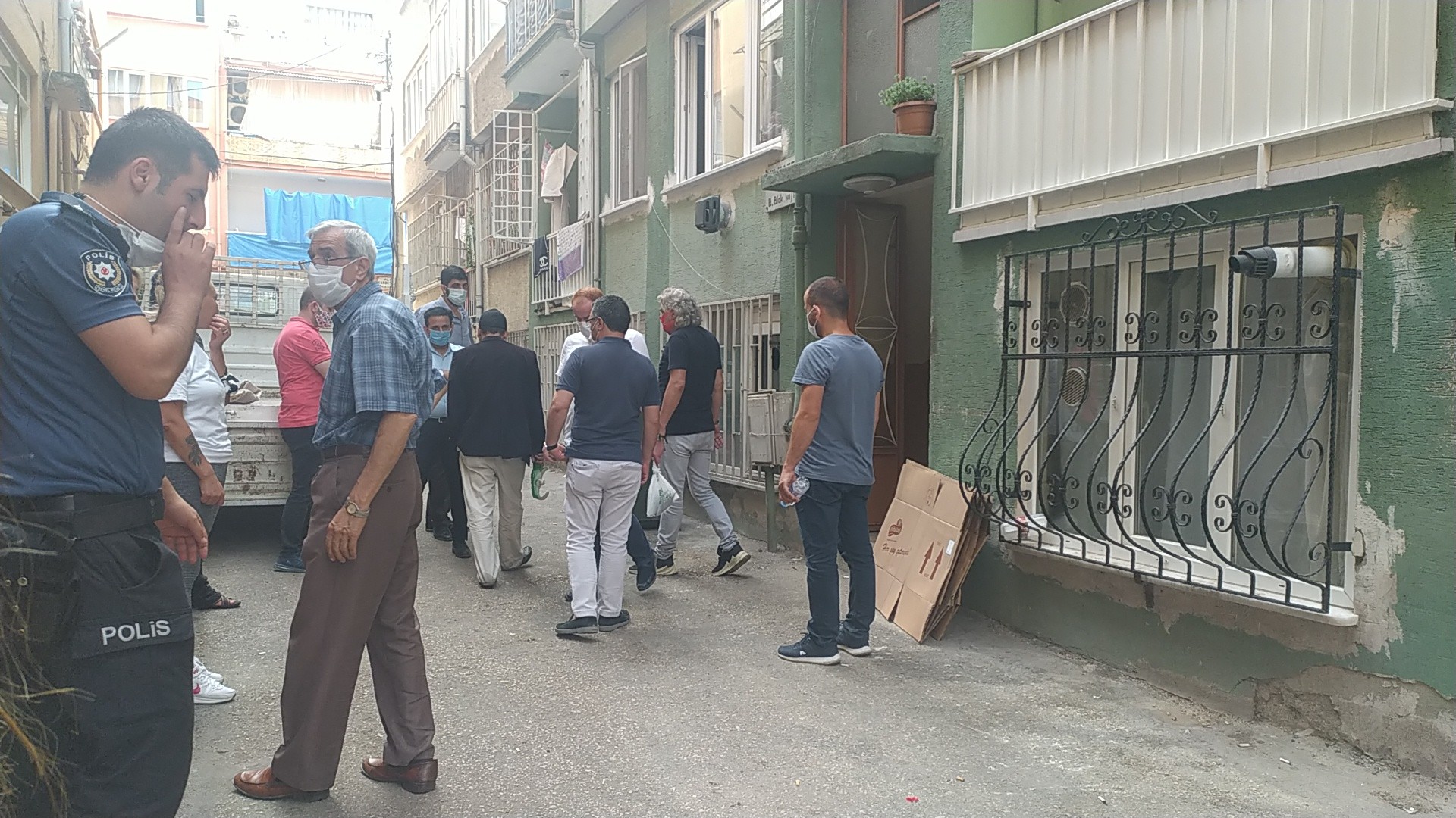 5 yıldır kirasını ödemiyordu! Polis zoruyla evden çıkarıldı!