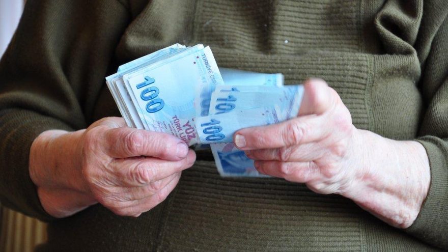 Emeklilerin bayram ikramiyesi ödemeleri bugün başladı
