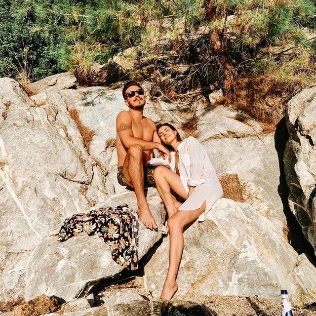 Deniz Baysal ve Barış Yurtçu'dan romantik tatil pozu