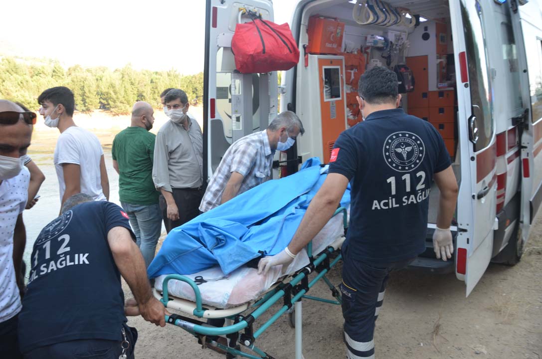 Kardeşiyle serinlemek için girdiği nehirde hayatını kaybetti!